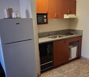 Buena Hotel | Welcoming Toppenish Inn and Suites: Pet-Friendly Getaway
