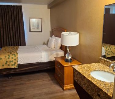 Buena Hotel | Welcoming Toppenish Inn and Suites: Pet-Friendly Getaway