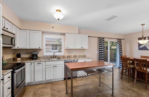Naples Park House | Family-Friendly Naples Park Home with Ocean Views & Pool