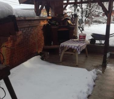 Dobrinishte House | Topuzovi Guest House: Family-Friendly Retreat with High Ratings