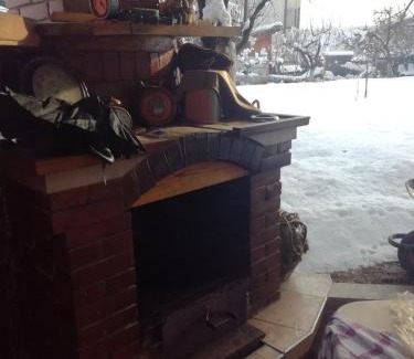 Dobrinishte House | Topuzovi Guest House: Family-Friendly Retreat with High Ratings