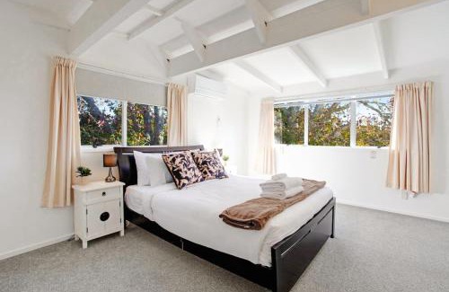 Torbay House | Torbay Sun Drenched Villa near Local Beaches
