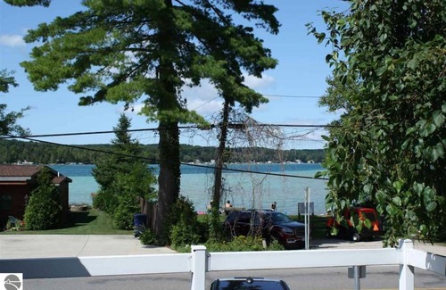 Rapid City Cottage | Escape to Torch River Retreat - Relaxing Lakefront Getaway