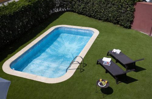 Tordera House | Pet-Friendly Retreat with Ocean Views and Pool Access