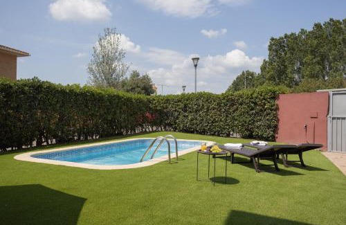 Tordera House | Pet-Friendly Retreat with Ocean Views and Pool Access