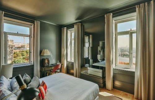 Uniao de Freguesias do Centro Hotel | Indulge at Torel Avantgarde: 5-Star Retreat with Hot Tub