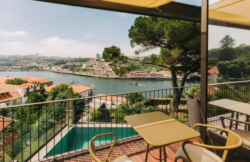 Uniao de Freguesias do Centro Hotel | Indulge at Torel Avantgarde: 5-Star Retreat with Hot Tub