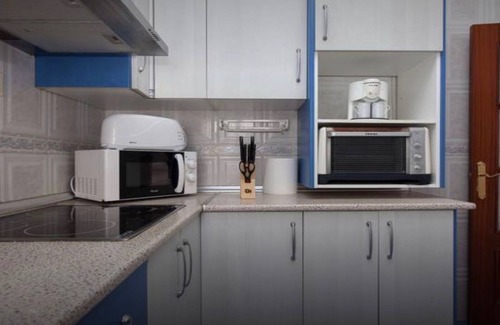 Almeria Centro Apartment | Convenient Toreros Center: WiFi Apartments with Spa & Breakfast