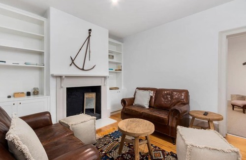 Battery Point House | Historic Cottage Retreat with Hot Tub Near Salamanca