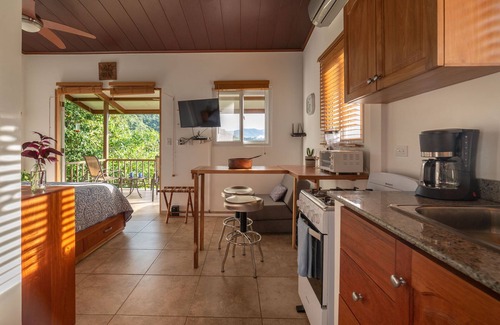 Torio House | Seaside Torio Guesthouse with Panoramic Mountain Views