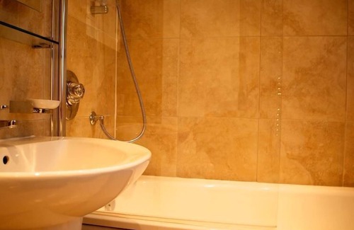 Monmouth Bed & Breakfast | Discover Torlands: Guest Rated 9.8 with Family Amenities