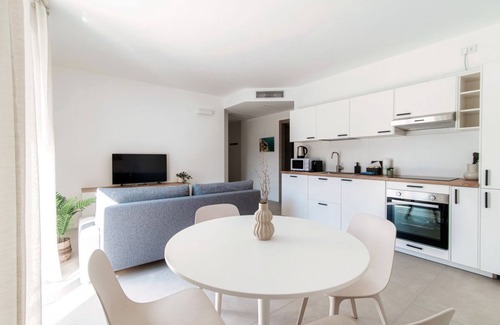 Como Apartment | Torno: Three-room apartment with balcony and easy access to public transport in