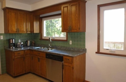 Morningside House | Guest Rated 10/10: Toronto 4 Bedroom House with Breakfast