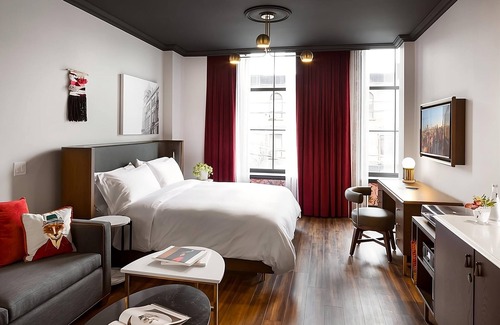 Riverside Hotel | Explore Toronto: 2 Modern Units Steps from Attractions
