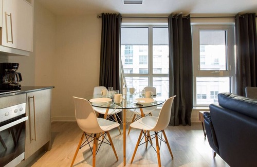 Financial District Apartment | Modern 1BR Corporate Stays in Richmond with Spa & Kitchen