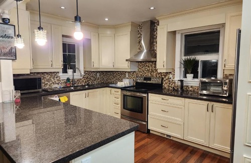 Downsview House | Convenient Toronto Uptown 1 - Easy Access to Downtown