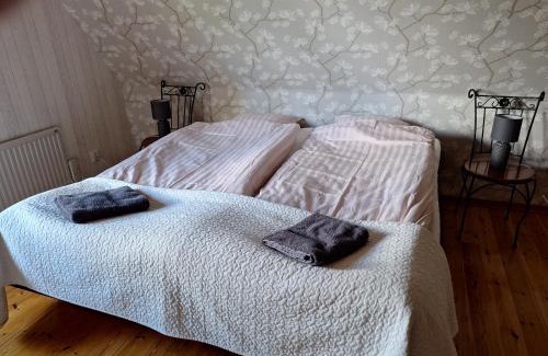 Kinda Municipality Bed & Breakfast | Inviting Torp Källtorp B&B: Family-Friendly & Cozy Stay
