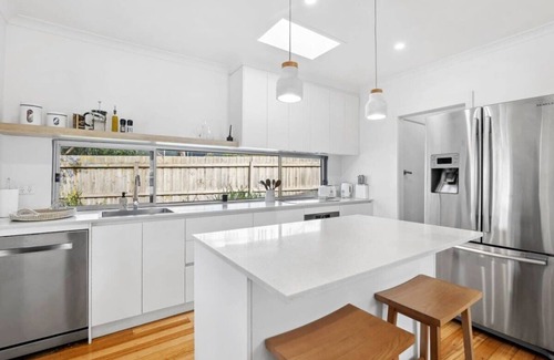 Torquay House | Torquay Springs: Oceanfront Getaway with Pool & 10/10 Rating