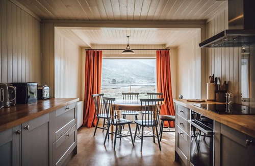 Ledgowan Cottage | Pet-Friendly Torran Cottage in Scotland's Rugged Beauty