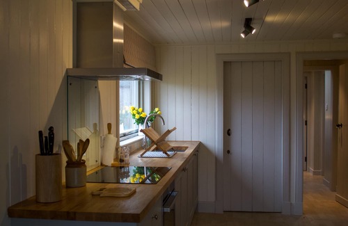 Ledgowan Cottage | Pet-Friendly Torran Cottage in Scotland's Rugged Beauty