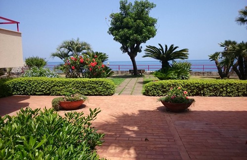 Torre Archirafi Apartment | Oceanfront Retreat: Torre Archirafi 30mt Sea Apartments