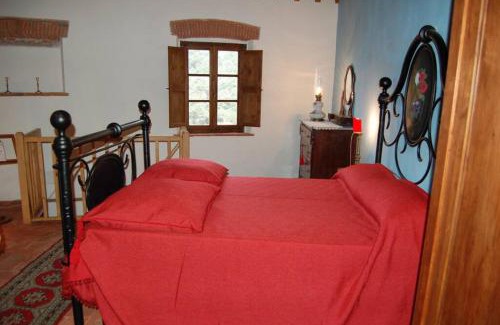 Vicopisano House | Medieval Tower Retreat with Family and Pet-Friendly Amenities