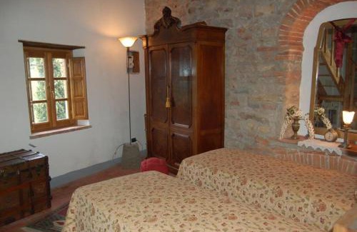 Vicopisano House | Medieval Tower Retreat with Family and Pet-Friendly Amenities