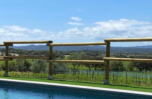Pals House | Oceanfront Torre Bertrana: Pet-Friendly 4-Star Escape