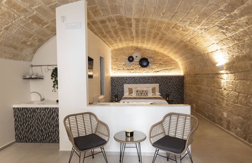 Trani Bed & Breakfast | Top-Rated Torre Canina Suite & Rooms with Family-Friendly Amenities