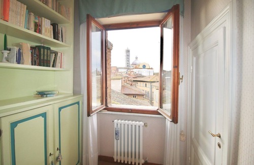 Siena Historical Center Apartment | TORRE DEL CAMPO - Cozy Two Bedroom Apartment for 2