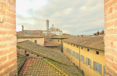 Siena Historical Center Apartment | TORRE DEL CAMPO - Cozy Two Bedroom Apartment for 2