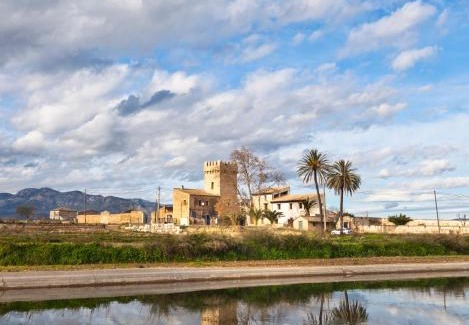 Tortosa House | Discover Torre del Prior: Rated 9.3 with Pool & Family Amenities