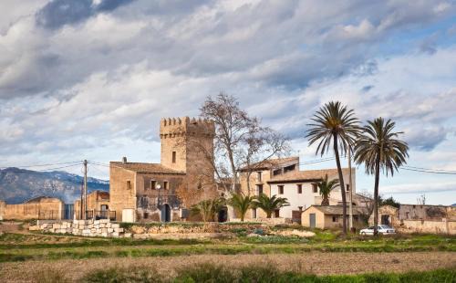Tortosa House | Discover Torre del Prior: Rated 9.3 with Pool & Family Amenities