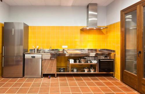 Tortosa House | Discover Torre del Prior: Rated 9.3 with Pool & Family Amenities