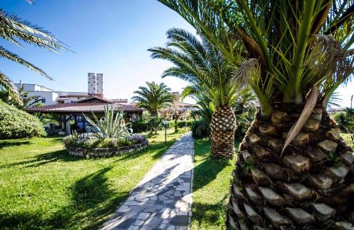 Tarquinia Hotel | Relax at Torre Del Sole with Ocean Views and Pool Access