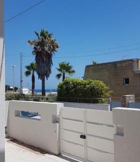 Torre dell'Orso House | Seaside Villa with Garden in Torre dell'Orso - Pet Friendly