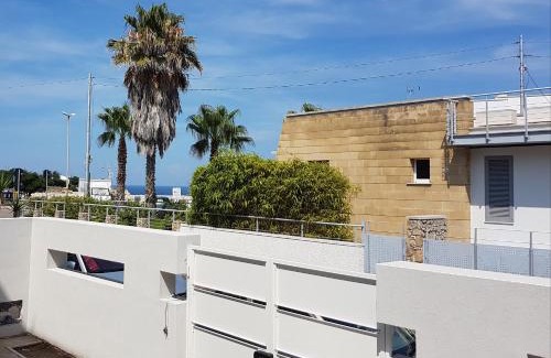 Torre dell'Orso House | Seaside Villa with Garden in Torre dell'Orso - Pet Friendly