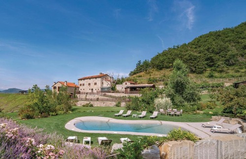 Firenzuola House | Stellar Stay at Torre delle Rose - 5-Star with Pool & Kitchen