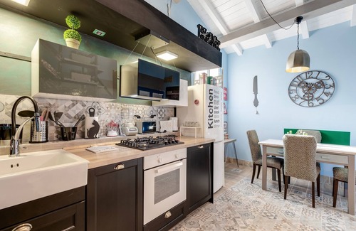 Trastevere Apartment | Guest Rated: 9.8 at Torre Design Apartment with Spa & Kitchen