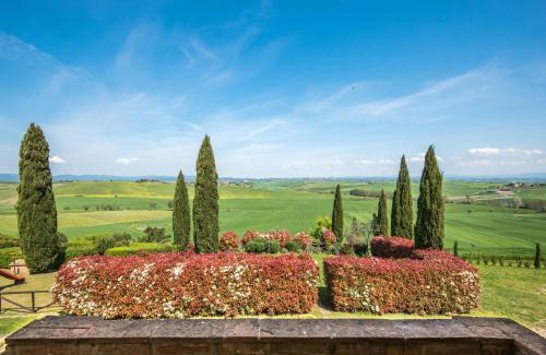 Ville di Corsano Apartment | Discover Torre di Corsanello: 4-Star Family-Friendly Retreat