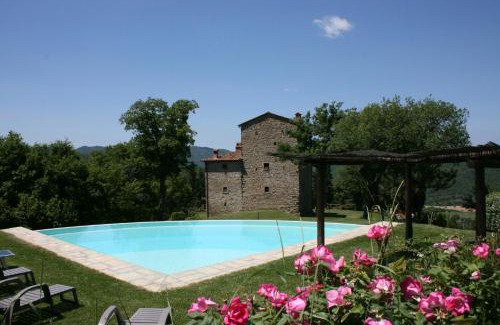 Pieve di Chio Villa | Relax at Torre Di Vignale with Oceanfront Views & Pool
