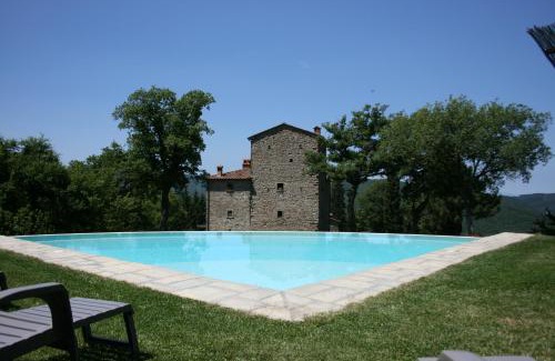Pieve di Chio Villa | Relax at Torre Di Vignale with Oceanfront Views & Pool