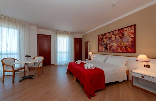 Altavilla Milicia Hotel | Ocean View Torre Normanna Hotel & Resort with Pool Access
