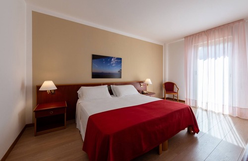 Altavilla Milicia Hotel | Ocean View Torre Normanna Hotel & Resort with Pool Access