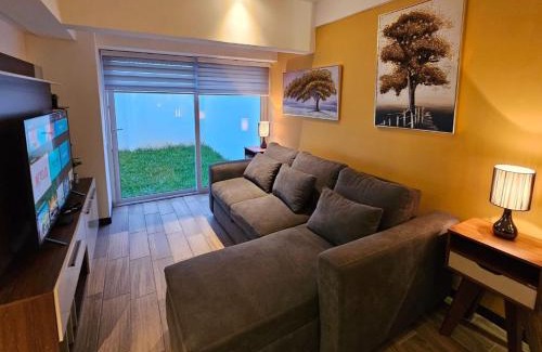 Zona 13 Apartment | Modern Torre Pamplona 102: Prime Location & Family-Friendly