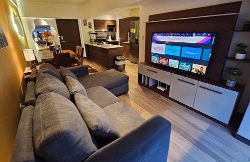 Zona 13 Apartment | Modern Torre Pamplona 102: Prime Location & Family-Friendly