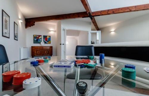 Maud House | Experience Torreagles: Pet-Friendly Retreat with 9/10 Rating