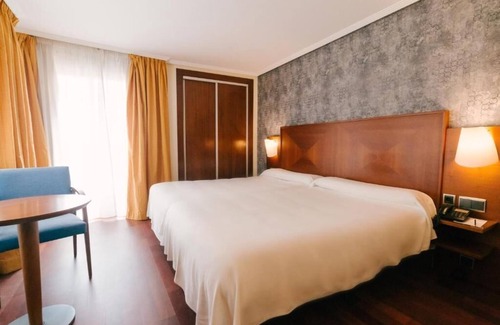 Almeria Centro Hotel | Discover Torreluz Centro Hotel: Family-Friendly & Spa Amenities