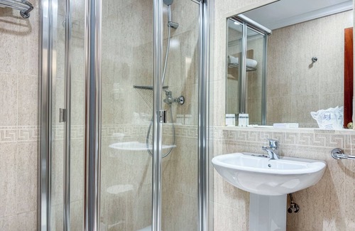Almeria Centro Hotel | Discover Torreluz Centro Hotel: Family-Friendly & Spa Amenities