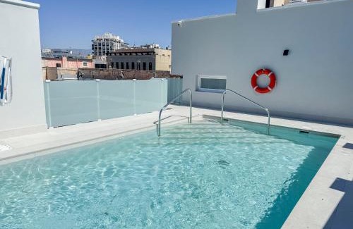 Almeria Centro Apartment | Beautiful Torreluz SUITES: Oceanfront Getaway with Pool
